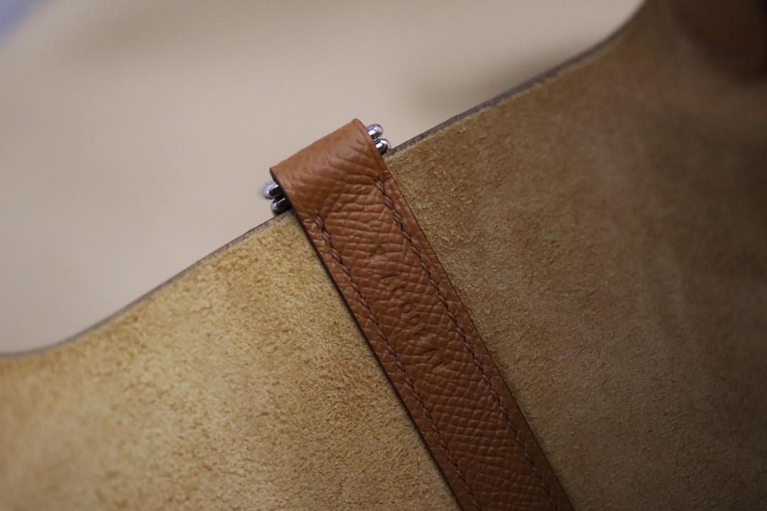 에르메스 피코탄18 레더 트레사쥬 골드브라운 앱송